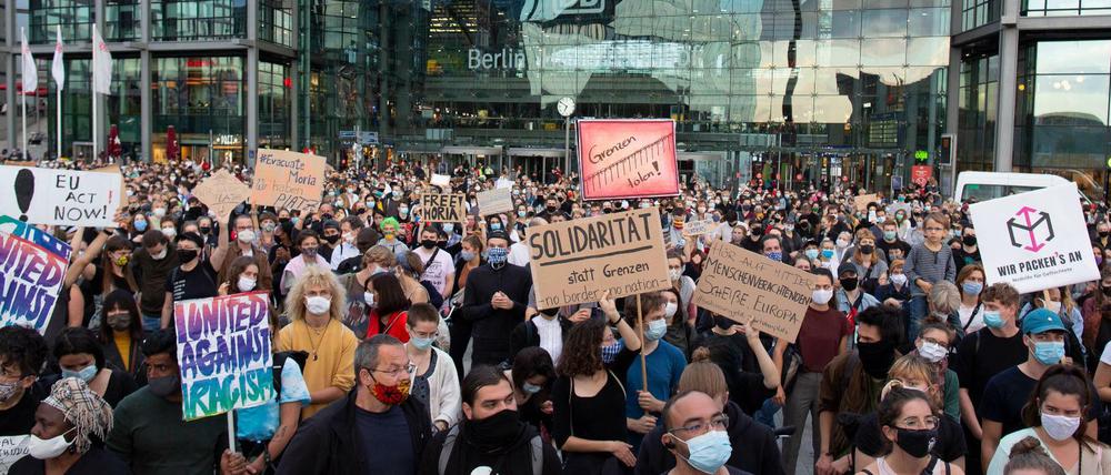 Schon in der vergangenen Woche gab es am Hauptbahnhof eine Kundgebung für die Aufnahme von Flüchtlingen.