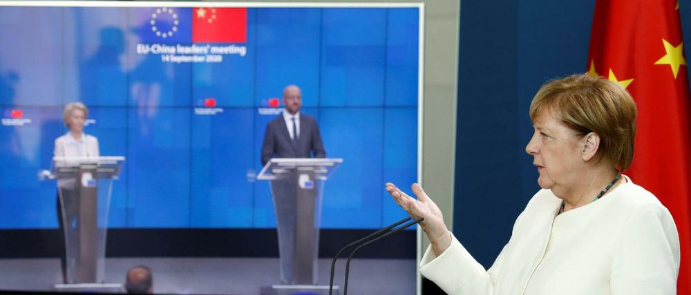 Gipfel im Kleinformat. Kanzlerin Angela Merkel (rechts) bei der Pressekonferenz nach dem virtuellen EU-China-Treffen.
