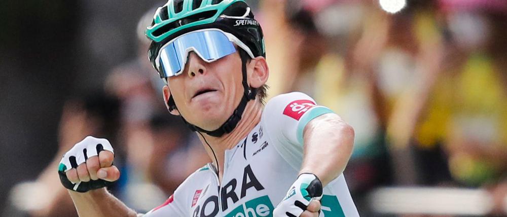 Lennard Kämna freut sich über seinen ersten Etappensieg bei der Tour de France.