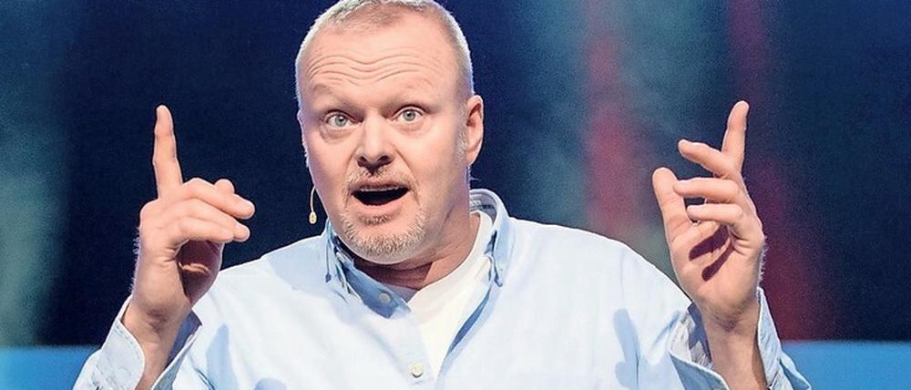 Er ist wieder da. Aber nicht persönlich. In der Castingshow lässt Stefan Raab Kandidaten ihr Liedgut unter einer schalldichten Glasglocke vortragen.