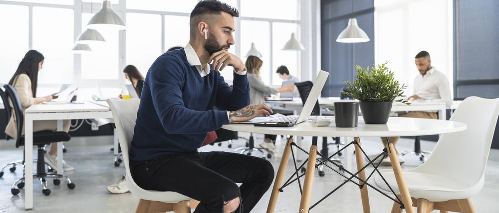 Viele Mitarbeiter können Zuhause nicht gut arbeiten. Arbeitsräume nahe der Wohnung sind da sehr praktisch.