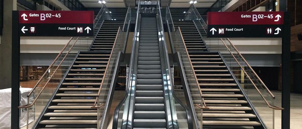 Im Oktober soll der BER eröffnen. Damit er nicht zur Eröffnung pleite ist, braucht er hunderte Millionen Euro.