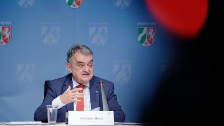 Erschüttert: NRW-Innenminister Herbert Reul (CDU). 