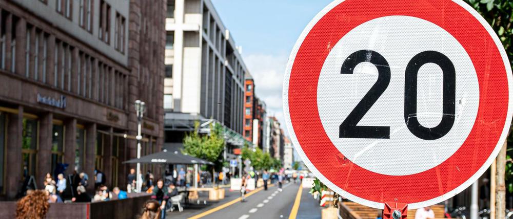 In der Friedrichstraße gilt ein Tempolimit für Radfahrer: 20 km/h.
