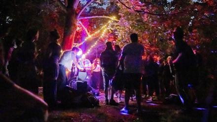 In der Hasenheide wurden im Sommer viele illegale Partys gefeiert. Steigen deswegen die Corona-Zahlen?
