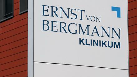 Razzia im Klinikum: Die Ermittler stellten am Mittwoch unter anderem Patientenakten sicher.