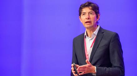 Mahnt zur Vorsicht und warnt vor einem erneuten Anstieg: Virologe Christian Drosten.