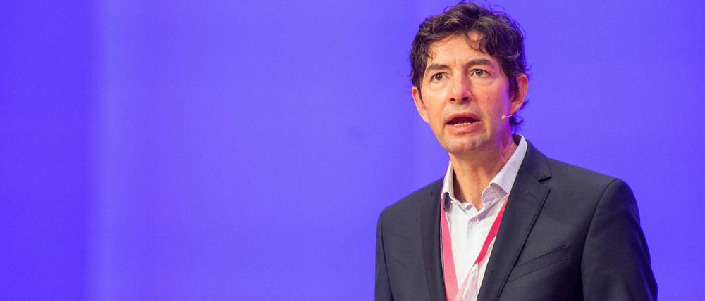 Mahnt zur Vorsicht und warnt vor einem erneuten Anstieg: Virologe Christian Drosten.