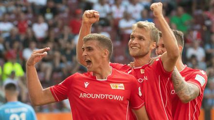 Sebastian Andersson bejubelt mit seinen Mitspielern das erste Tor (und den ersten Punkt) von Union in der Bundesliga.