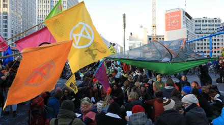 Im vergangenen Oktober protestierten Aktivisten von Extinction Rebellion unter anderem auf dem Potsdamer Platz in Berlin.