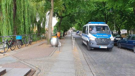 Polizeikontrolle am May-Ayim-Ufer in Berlin-Kreuzberg.