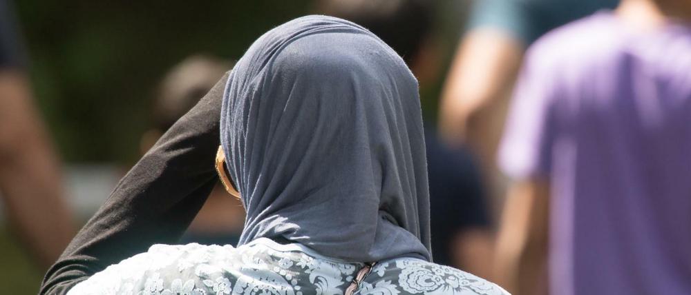 Eine Frau mit Kopftuch (Symbolbild).