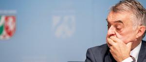 Herbert Reul (CDU), Innenminister von Nordrhein-Westfalen, appelliert an die Polizisten, rechtsextreme Chats zu melden.