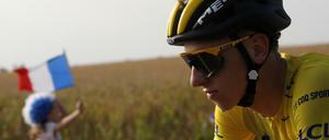 Tadej Pogacar trug auf der letzten Etappe der Tour der France erstmals das Gelbe Trikot.