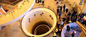 Kontrolle ist besser: Experten der Internationalen Atomenergiebehörde inspizierten die Reaktoranlage Arak südlich von Teheran.