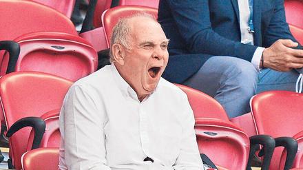 Laaaaaaaaaangweilig. Bei all den Titeln vergisst ein Uli Hoeneß das Stänkern nicht.