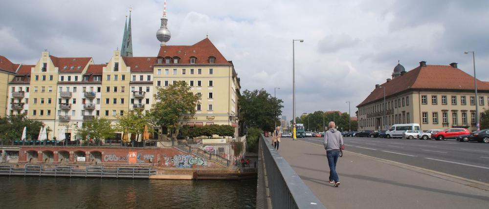 Die Mühlendammbrücke in Mitte soll