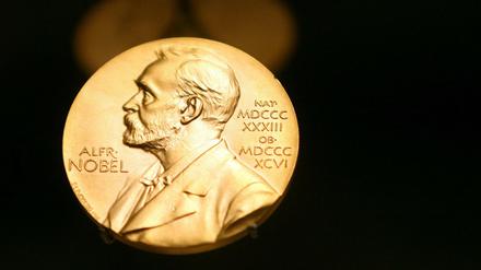 Der Literaturnobelpreis wird auch 2020 wieder vergeben, am Donnerstag, den 8. Oktober: Eine Medaille mit dem Konterfei von Alfred Nobel im Stockholmer Nobel Museum zu sehen.