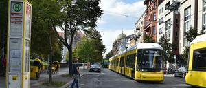 Station Monbijouplatz: 2003 fuhr hier, auf der Oranienburger Straße am Monbijoupark, die Straßenbahnlinie 1.