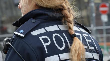 Eine Polizistin im Dienst. Es werden mehr, aber es fehlen noch viele - gerade in der Bundespolizei. 