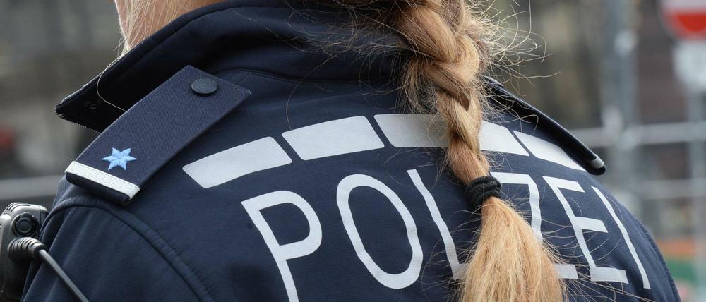 Eine Polizistin im Dienst. Es werden mehr, aber es fehlen noch viele - gerade in der Bundespolizei. 