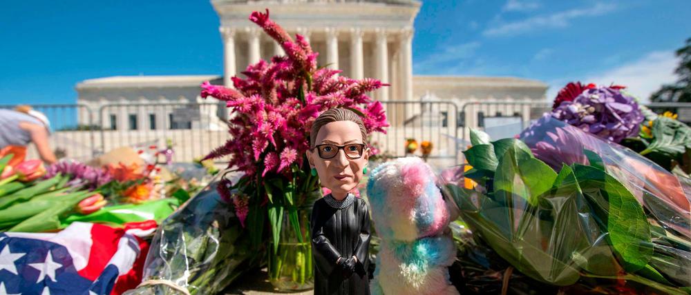 Trauer um Ruth Bader Ginsburg vor dem Obersten Gerichtshof der USA in Washington