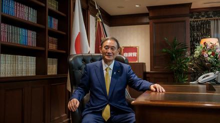 Japans neuer Premier Suga muss die Beziehungen zu China und den USA pflegen, ohne sich in deren Streit reinziehen zu lassen.