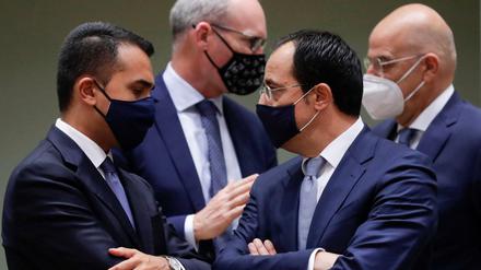 Zyperns Außenminister Nikos Christodoulides (2.v.r) beim Treffen mit seinen Amtskollegen am Montag in Brüssel. 