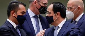 Zyperns Außenminister Nikos Christodoulides (2.v.r) beim Treffen mit seinen Amtskollegen am Montag in Brüssel. 