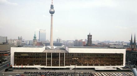 Im Palast der Republik tagte in der DDR die Volkskammer. 