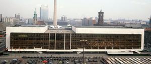Im Palast der Republik tagte in der DDR die Volkskammer. 