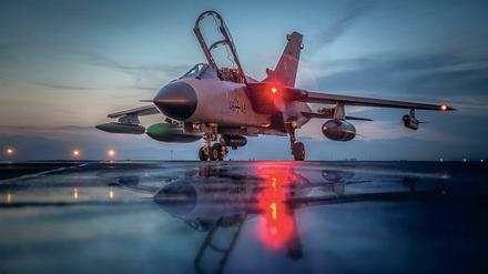 Tornado-Kampfflugzeuge der Bundeswehr tragen im Ernstfall US-Atombomben ins Ziel - aber nicht, wenn es nach dem SPD-Fraktionschef geht.