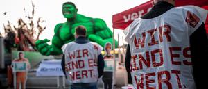 Mit voller Kraft in den Warnstreik - zum Beispiel am 22. September bei einem Recyclinghof in Duisburg.