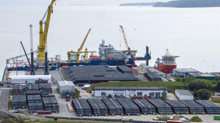 Das russische Verlegeschiff «Akademik Tscherski» liegt im Hafen Mukran auf der Insel Rügen fest. 
