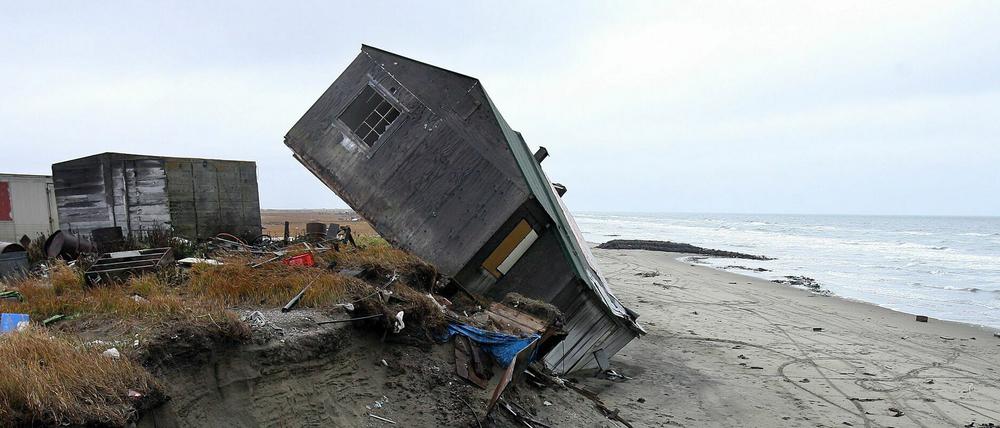 Zerstörung durch auftauenden Permafrostboden in Alaska.