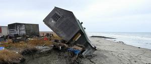 Zerstörung durch auftauenden Permafrostboden in Alaska.