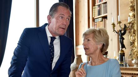 Der Vorstandsvorsitzende der Axel Springer AG, Mathias Döpfner, mit Friede Springer.