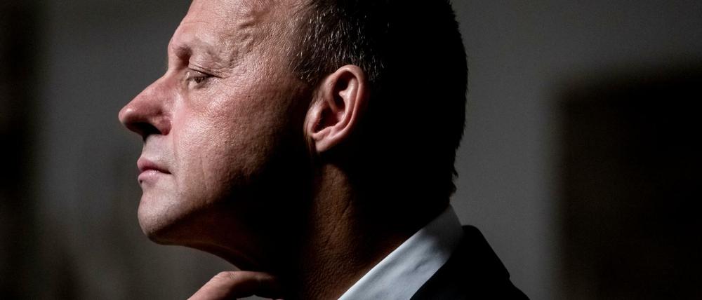 Krawatte richten, weitermachen? Merz ist wie auch Lindner und Somuncu für Aussagen kritisiert wurden, die als gestrig gelten.