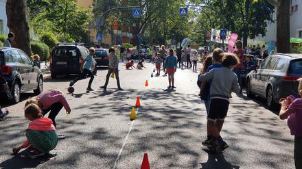 Der Asphalt gehörte am Dienstag den Kindern.