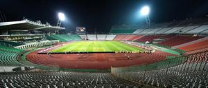 Blick in die nahezu leere Puskas Arena. Am Donnerstag soll hier der Supercup vor mehreren tausend Fans stattfinden.