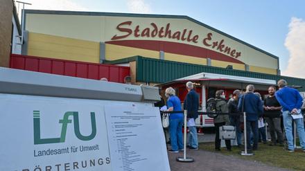Das Interesse ist groß an der Anhörung in der Stadthalle Erkner.
