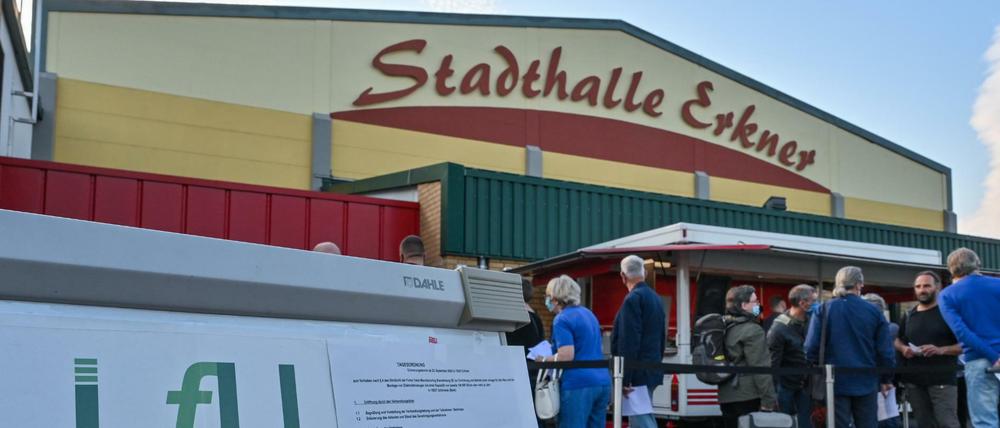 Das Interesse ist groß an der Anhörung in der Stadthalle Erkner.