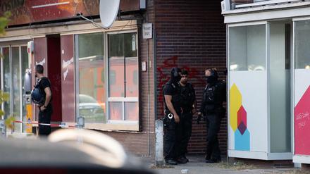 Mitte September fielen auf einem Hinterhof in der Schöneberger Goebenstraße mehrere Schüsse, durch die ein 24 Jahre alter Mann schwerst verletzt wurde.