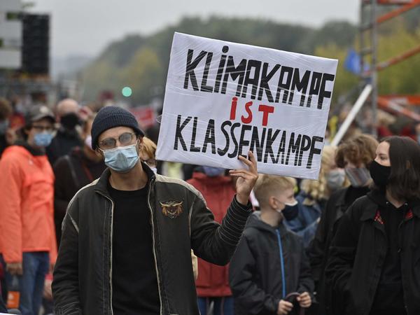 Ein Demonstrant aus dem ganz linken Spektrum.