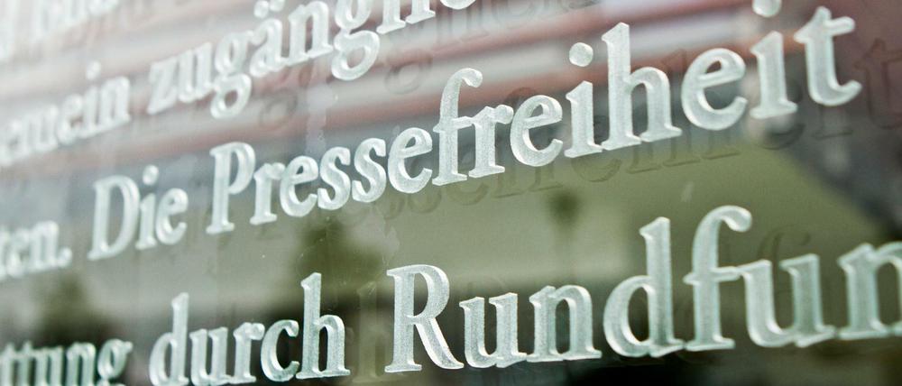 Die Presse- und Informationsfreiheit in Demokratien ist unter Druck. Hier ein Ausschnitt des Artikels 5 des Grundgesetzes. 