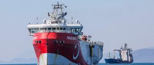 Das türkische Forschungsschiff "Oruc Reis" ankert vor der Küste Antalyas im Mittelmeer.