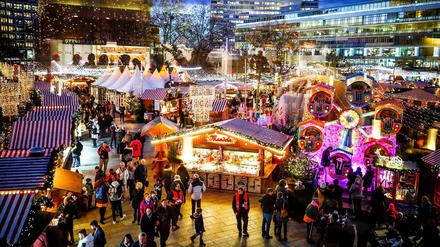 Der Weihnachtsmarkt auf dem Breitscheidplatz. 