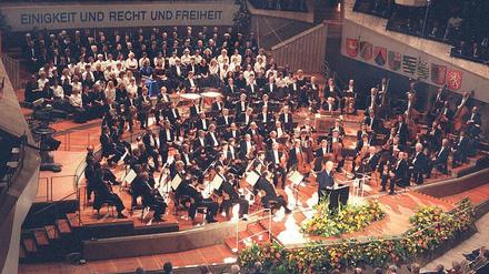 Die Berliner Philharmoniker beim Festakt zur Wiedervereinigung am 3. Oktober 1990.