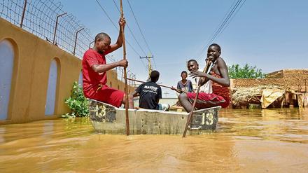 Land unter.  Tausende Straßen sind in Ländern wie dem Sudan nur noch mit Booten zu befahren.