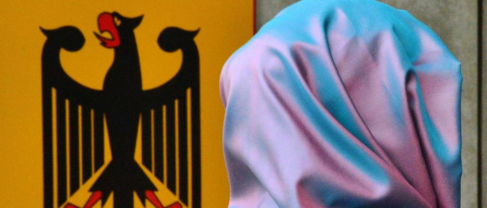Der Hauptrichter- und Staatsanwaltsrat (HRSR) hält die neue Regelung, Referendarinnen mit Kopftuch vor Gericht als Vertreterinnen der Staatsanwaltschaft auftreten zu lassen, für verfassungswidrig,